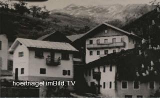 Alter Ortseingang Unterassling mit Kastanienbaum - Tirol - alte historische Fotos Ansichten Bilder Aufnahmen Ansichtskarten 