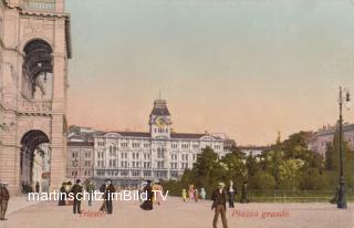 Triest, Piazza Grande mit Rathaus - Italien - alte historische Fotos Ansichten Bilder Aufnahmen Ansichtskarten 
