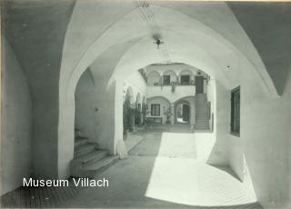 Hausflur und Arkaden im Escheyhof - Villach - alte historische Fotos Ansichten Bilder Aufnahmen Ansichtskarten 