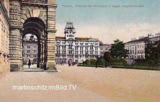 Triest, Rathaus und Piazza grande - alte historische Fotos Ansichten Bilder Aufnahmen Ansichtskarten 