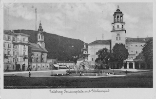 Salzburg, Residenzplatz mit Glockenspiel - alte historische Fotos Ansichten Bilder Aufnahmen Ansichtskarten 