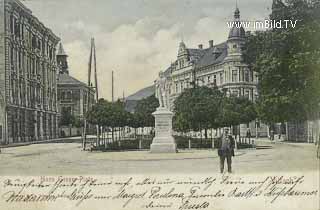 Hans Gasser Platz mit Denkmal - Europa - alte historische Fotos Ansichten Bilder Aufnahmen Ansichtskarten 