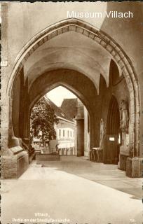 Vorhalle der Stadtpfarrkirche - Europa - alte historische Fotos Ansichten Bilder Aufnahmen Ansichtskarten 