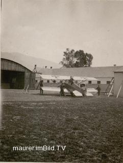 Am Flugplatz in Villach - Oesterreich - alte historische Fotos Ansichten Bilder Aufnahmen Ansichtskarten 