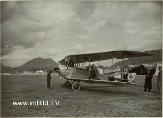 Villach - Flugplatz (im Hintergrund Bleiberg) - Villach - alte historische Fotos Ansichten Bilder Aufnahmen Ansichtskarten 