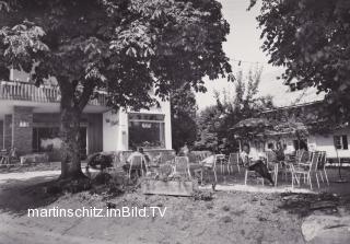 Cafe Bernold -  Das Platzl mit Gastgarten - Europa - alte historische Fotos Ansichten Bilder Aufnahmen Ansichtskarten 